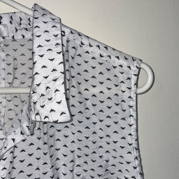 Van Heusen Womens Sleeveless Blouse XXL White Black Bee/Dragonfly Print - Picture 2 of 6